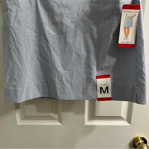 S. C. & Co. Women’s Skort Tummy Control Medium - Picture 7 of 10